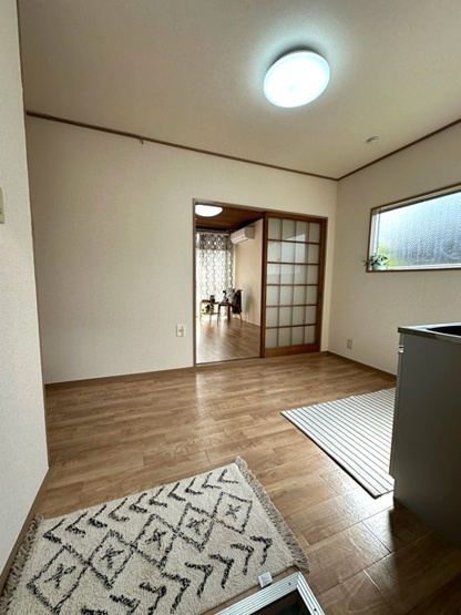 【玄関】 | ポルポラ | 玄関から室内への景観です！ダイニングキッチンの奥に洋室5帖のお部屋があります♪