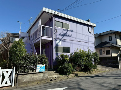 【外観】 | ポルポラ | 最寄りバス停まで徒歩2分♪雨の日の通勤やお出かけもバス利用でスムーズ♪快適に過ごせる1フロア2住戸アパートです☆
