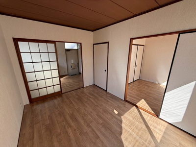 【寝室】 | ポルポラ | 南向き洋室5帖☆窓側からの眺めです！収納スペースがあります♪荷物の多い方も安心の収納力です！