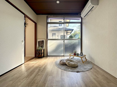 【洋室】 | ポルポラ | 南向き洋室5帖☆洋室のお部屋は毎日のお手入れもラクラクできちゃいます！エアコン付きで1年中快適に過ごせますね☆