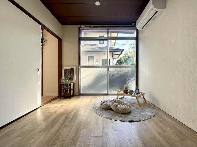 【洋室】 | ポルポラ | 南向き洋室5帖☆洋室のお部屋は毎日のお手入れもラクラクできちゃいます！エアコン付きで1年中快適に過ごせますね☆