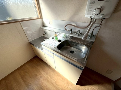 【キッチン】 | ポルポラ | ガスコンロ設置可能のキッチンです☆場所を取るお鍋やお皿もすっきり収納できます♪