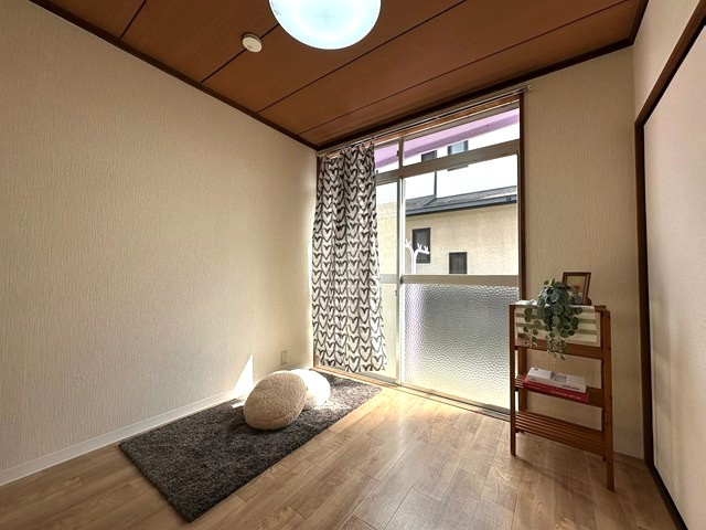【洋室】 | ポルポラ | 南向き洋室4.5帖☆洋室5帖のお部屋に繋がっています♪子供部屋や書斎・寝室など多用途に使えそうなお部屋です♪