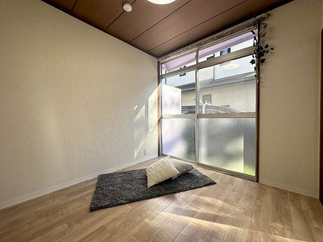 【寝室】 | ポルポラ | 南向き洋室4.5帖☆洋室5帖のお部屋に繋がっています♪子供部屋や書斎・寝室など多用途に使えそうなお部屋です♪