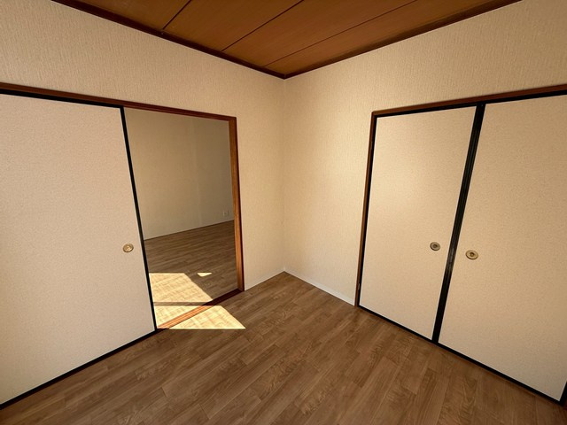【寝室】 | ポルポラ | 南向き洋室4.5帖☆収納スペースがあります♪荷物の多い方も安心の収納力です！