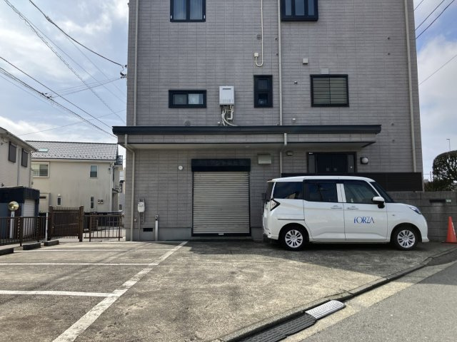 近藤事務所の駐車場
