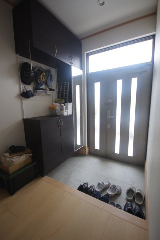 宇都宮市上欠町　戸建ての玄関|玄関内収納、靴以外にもたっぷりしまえます