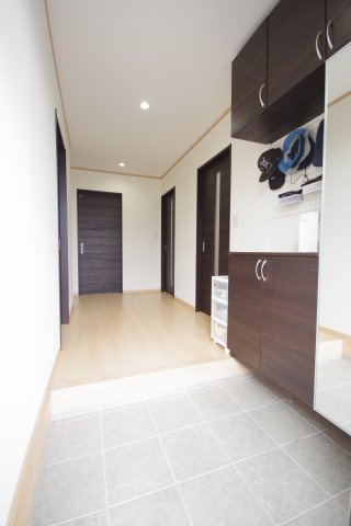 宇都宮市上欠町　戸建ての玄関|玄関内部全景