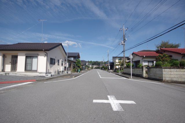 宇都宮市上欠町　戸建ての前面道路含む現地写真|東側接道１２ｍ