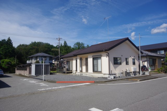 宇都宮市上欠町　戸建ての外観|角地なので開放感があります