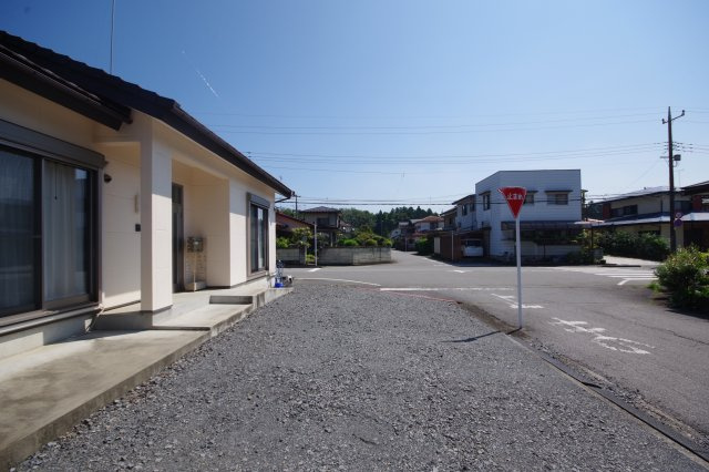 宇都宮市上欠町　戸建ての前面道路含む現地写真|南側接道６ｍ