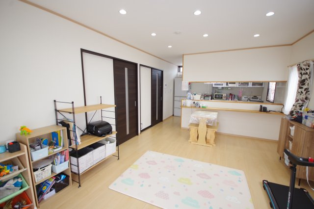 宇都宮市上欠町　戸建てのキッチン|キッチン収納豊富、食器や備蓄品を大容量収納出来ます