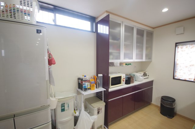 宇都宮市上欠町　戸建てのキッチン|キッチン収納豊富、食器や備蓄品を大容量収納出来ます