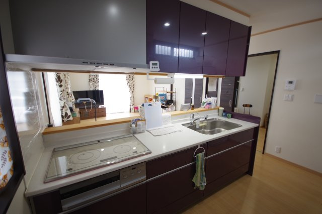 宇都宮市上欠町　戸建てのキッチン|作業スペースが広くゆとりあるシステムキッチン