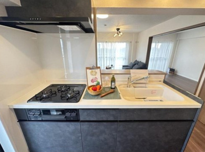 【キッチン】 | シャルムコート東村山美住町 | 対面キッチンでお料理中の会話も楽しめます