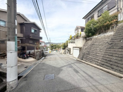 【前面道路含む現地写真】 | 高槻市安岡寺町1丁目　中古戸建