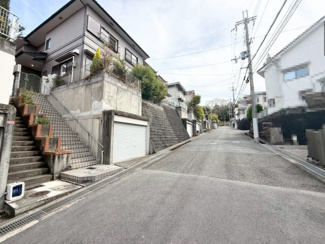 【前面道路含む現地写真】