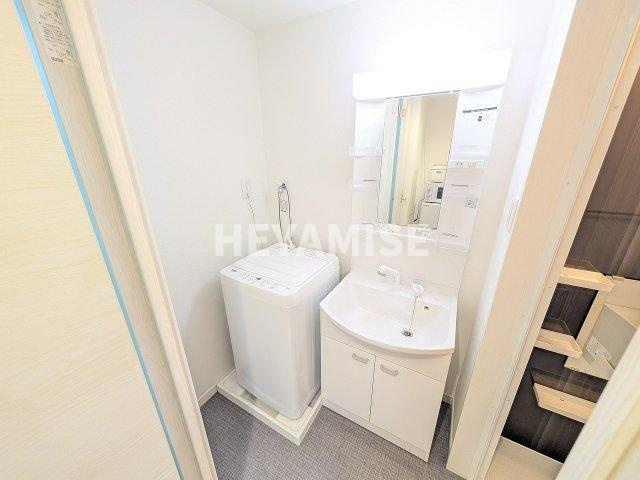 デ・クメール西小路の洗面所