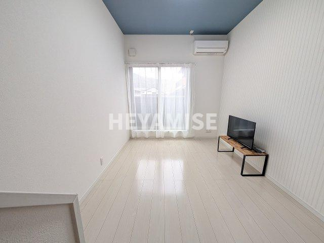 デ・クメール西小路の居間・リビング