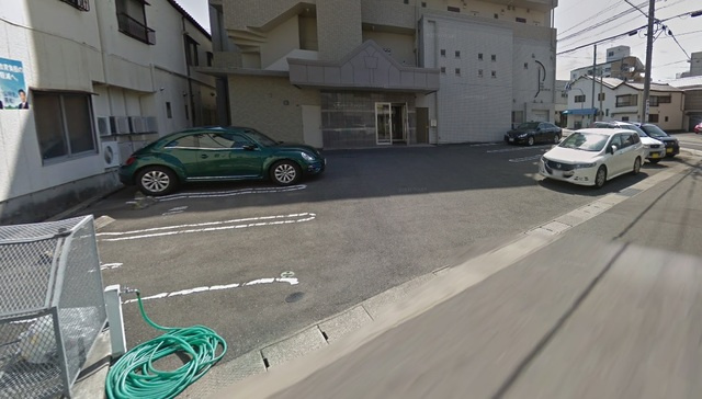 フィーノアイプロの駐車場