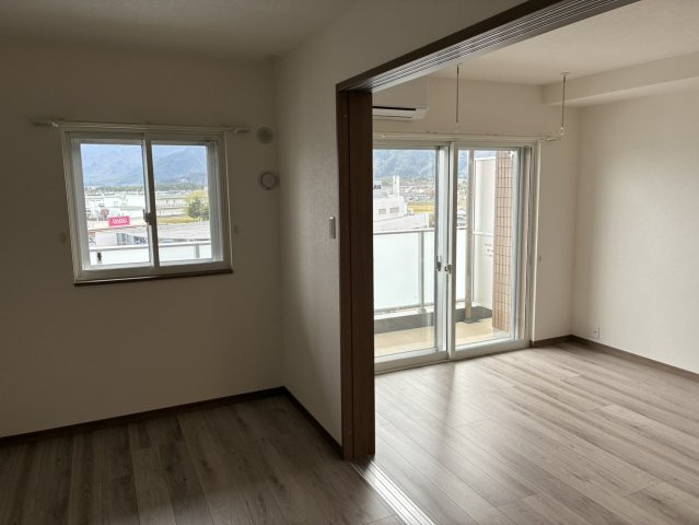 セントラル大町の洋室