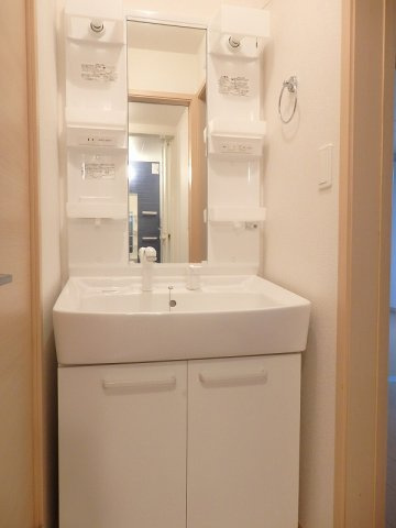 アヴェイラブルＡ棟の洗面所|脱衣スペースもあります