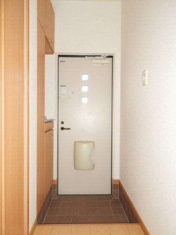 フェアクラウンⅡの玄関|収納もある玄関です