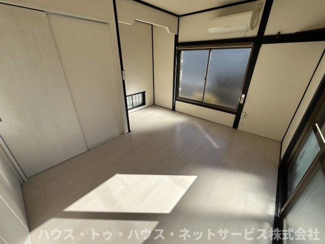 長崎一丁目戸建の洋室