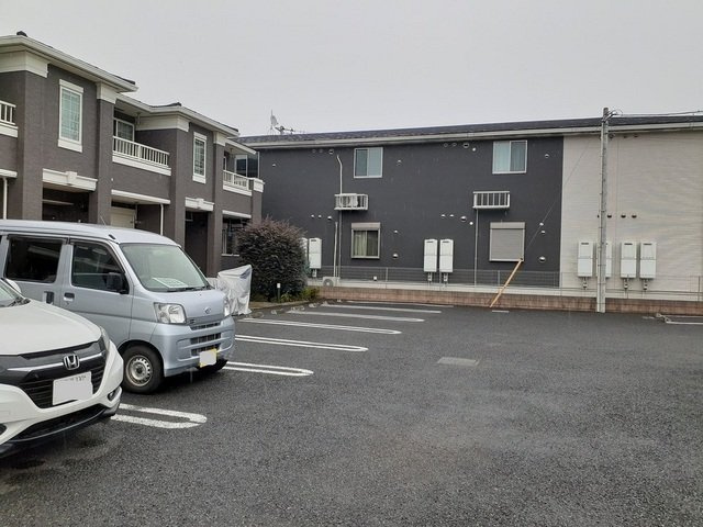 チェリーブロッサムの駐車場|車をお持ちの方に嬉しい駐車場付きの物件です