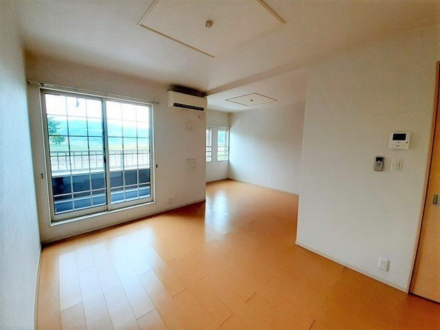 チェリーブロッサムの居間・リビング|こちらの居間で趣味の時間をお楽しみください