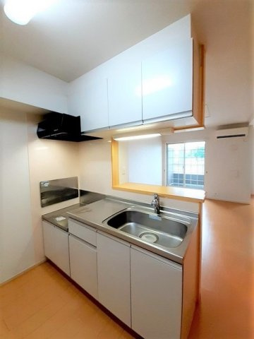 チェリーブロッサムのキッチン|コンパクトなキッチンで掃除もラクラク