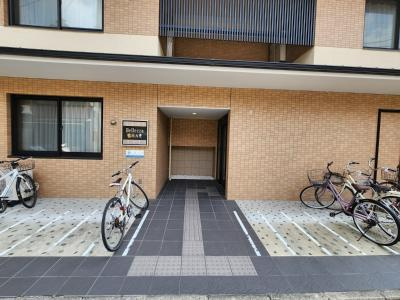 ベレーザ鴨川五条のエントランス