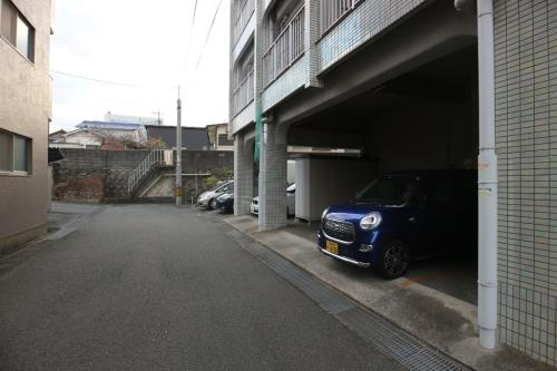 メゾンフジヨシの駐車場