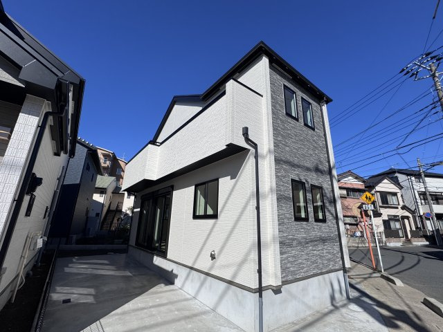 松戸市馬橋新築戸建【馬橋小学校：7分】の外観|A号棟南側外観・完成済み内覧可能です！