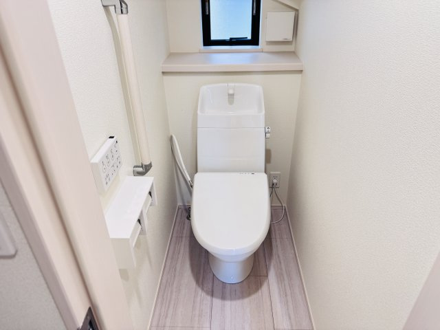 松戸市馬橋新築戸建【馬橋小学校：7分】のトイレ|温水洗浄暖房便座