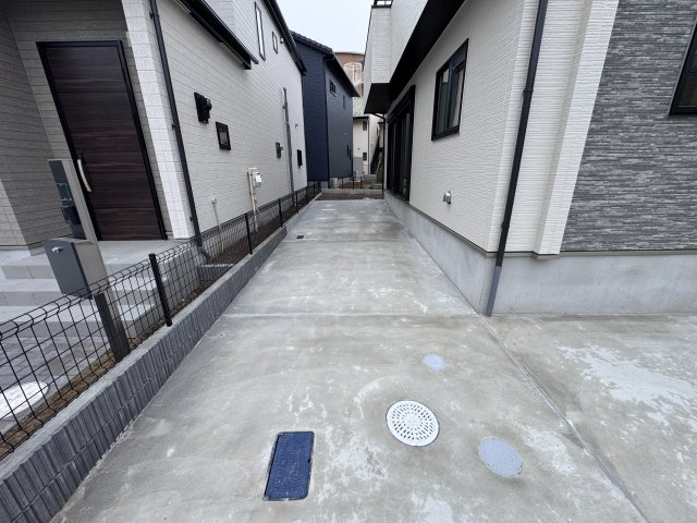 松戸市馬橋新築戸建【馬橋小学校：7分】の駐車場|A号棟駐車スペース・縦列2台駐車可