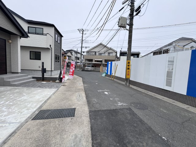 松戸市馬橋新築戸建【馬橋小学校：7分】の前面道路含む現地写真|東側前面道路