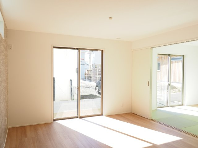 【居間・リビング】 | ＧＲＡＦＡＲＥ　笹木野字南中谷地　２号棟 | ★内覧予約で新米4kg★