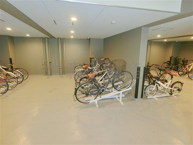 ルーブル大森西のその他共用部分|屋根付きの駐輪場