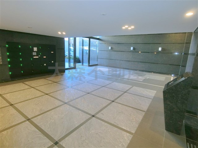 ルーブル大森西のエントランス|防犯カメラTVモニター付オートロック宅配BOXメールBOX管理人室