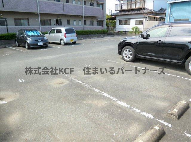 メゾンルミエールの駐車場|駐車スペースもあります
