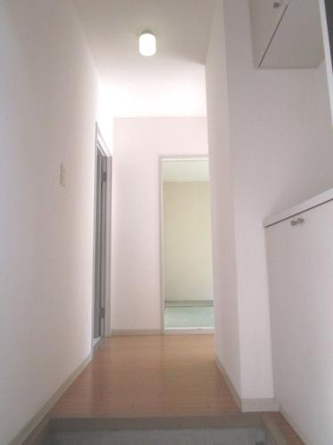 フロイント長門石の玄関