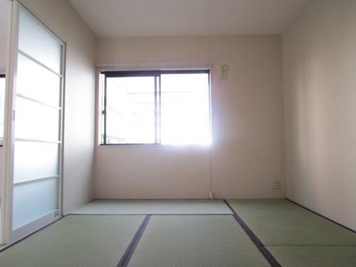 フロイント長門石の和室