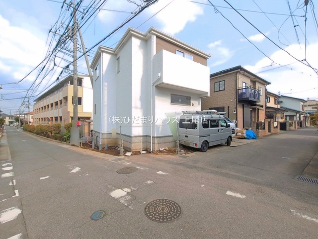 上尾市本町1期　新築戸建　Terrechez01の前面道路含む現地写真