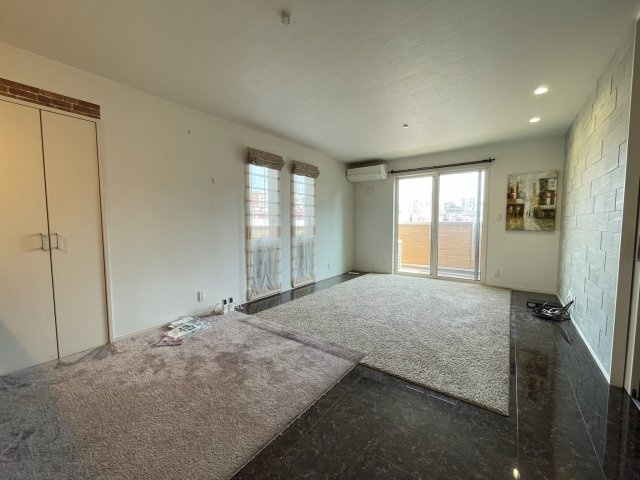 西舞子１丁目店舗付戸建の居間・リビング