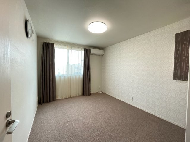 西舞子１丁目店舗付戸建の洋室