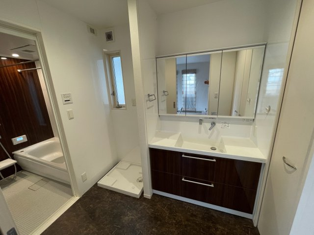 西舞子１丁目店舗付戸建の洗面所