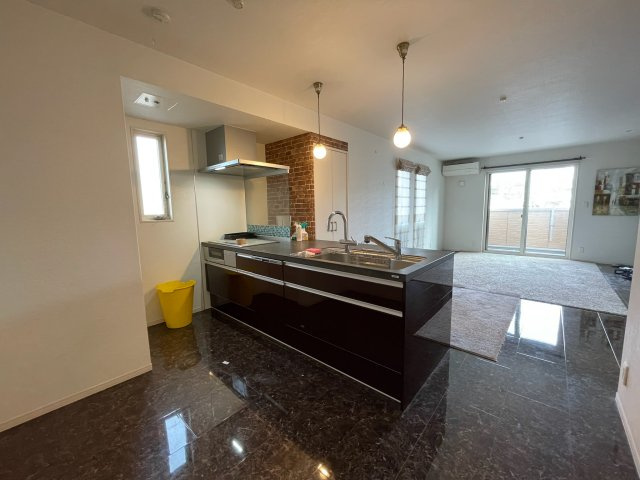 西舞子１丁目店舗付戸建の居間・リビング