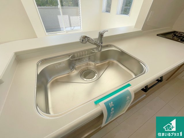 西宮市浜甲子園　新築一戸建ての設備|広々としたシンクで食器洗いも楽々！