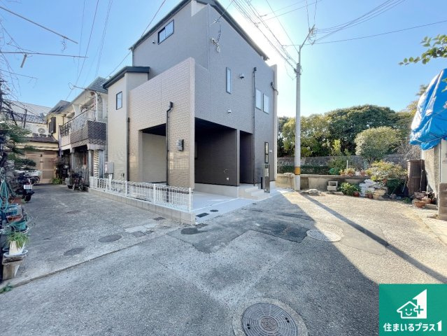 西宮市浜甲子園　新築一戸建ての前面道路含む現地写真|車通りの少ない前面道路！お子様がいらっしゃるご家族でも安心！